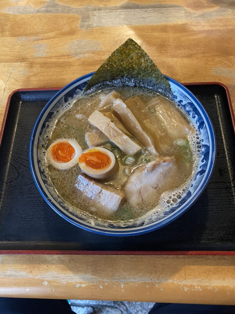 萩原で抜群に美味しいラーメンを提供してくれる華丸さん！数々のタイトルを獲得したこのお店！必見です！