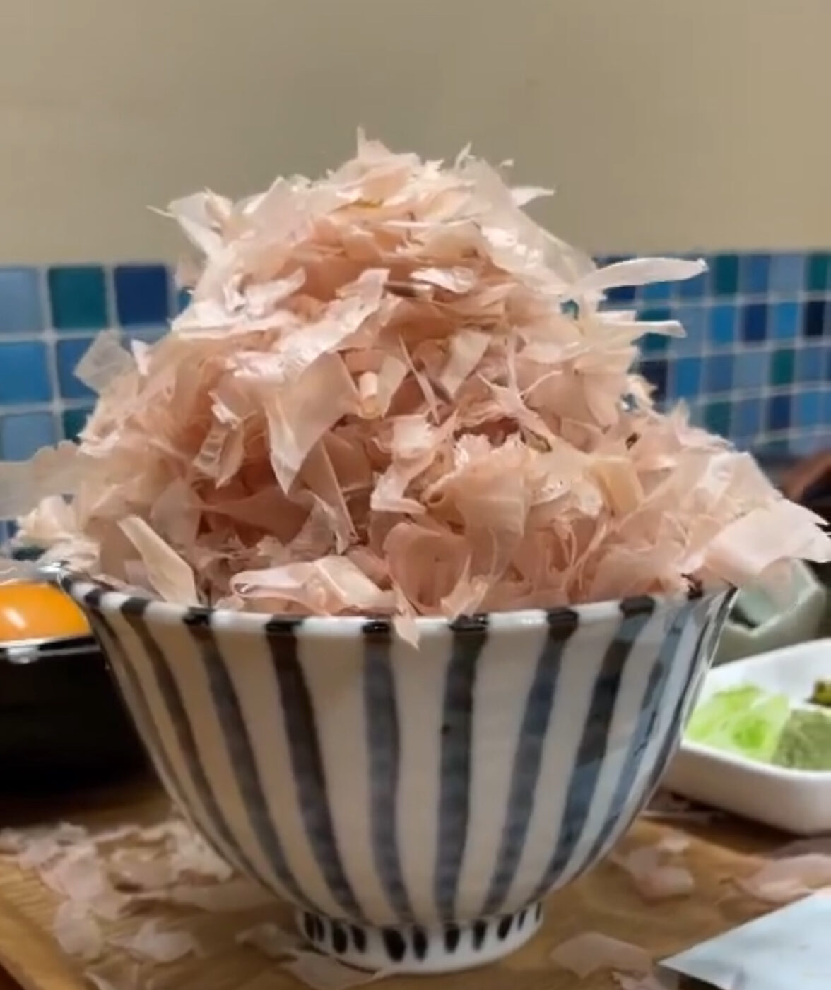 本町商店街に、一宮のモーニングの新風が吹く！『やばいさかな屋さん』の新朝食メニューのご紹介です。