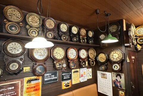 《清須市》一宮からすぐ。清須市にある超レトロカフェ。古時計に囲まれたレトロ空間が味わえるのはここだけ！