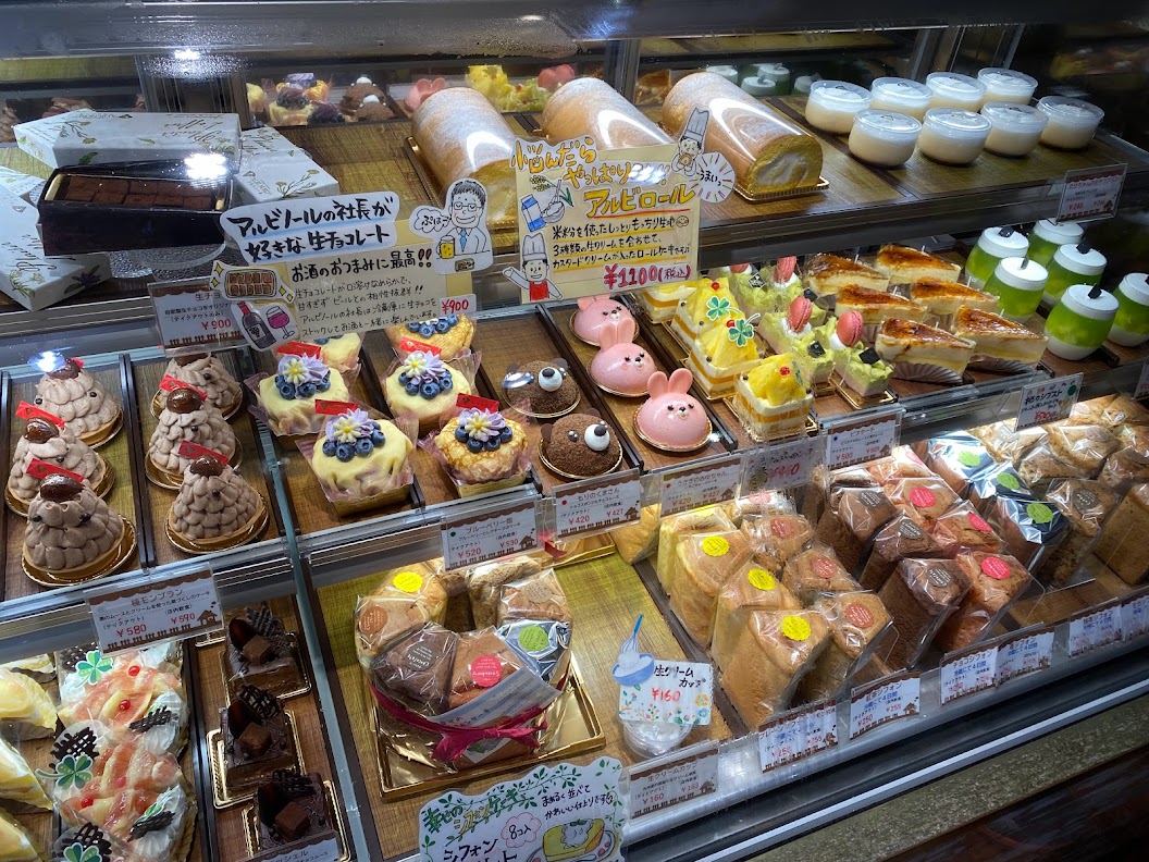 一宮牛野通にある創業20年以上の歴史がある洋菓子屋さん「アルビノール」。ケーキから焼き菓子まで幅広く地域の方に愛されているお店。ホワイトデーの新作商品も紹介！