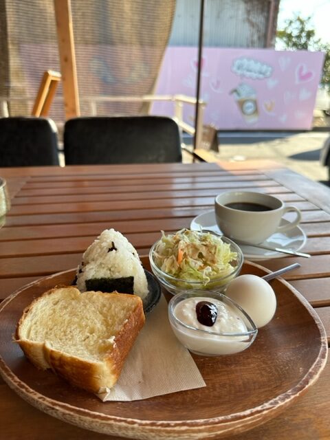 一宮からすぐの川島町にある『カフェウイング』さん、早朝のみ営業の『モーニングのお代わりが無料』のカフェに行ってきました!