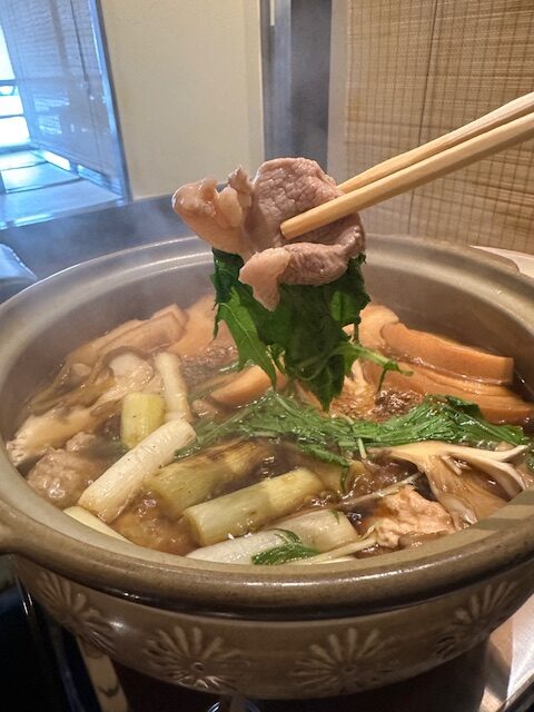 和食のお店『そば屋でござる』さん。こだわりの食材とこだわりの出汁。美味しい鴨鍋と蕎麦のご紹介です。